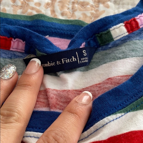 A&F Tee ❤️🧡💛💚💙💜 - Picture 3 of 3